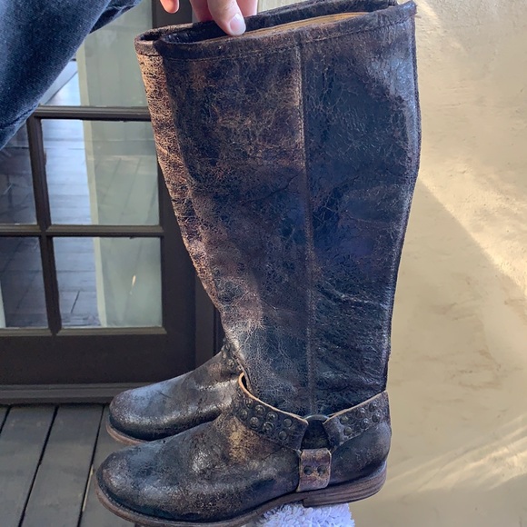 Brown distressed leather Frye boot - Picture 1 of 5